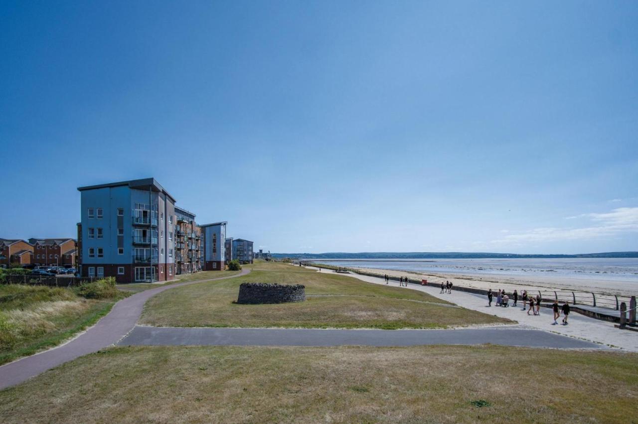 Beach View - 2 Bedroom Apartment - Llanelli Bagian luar foto