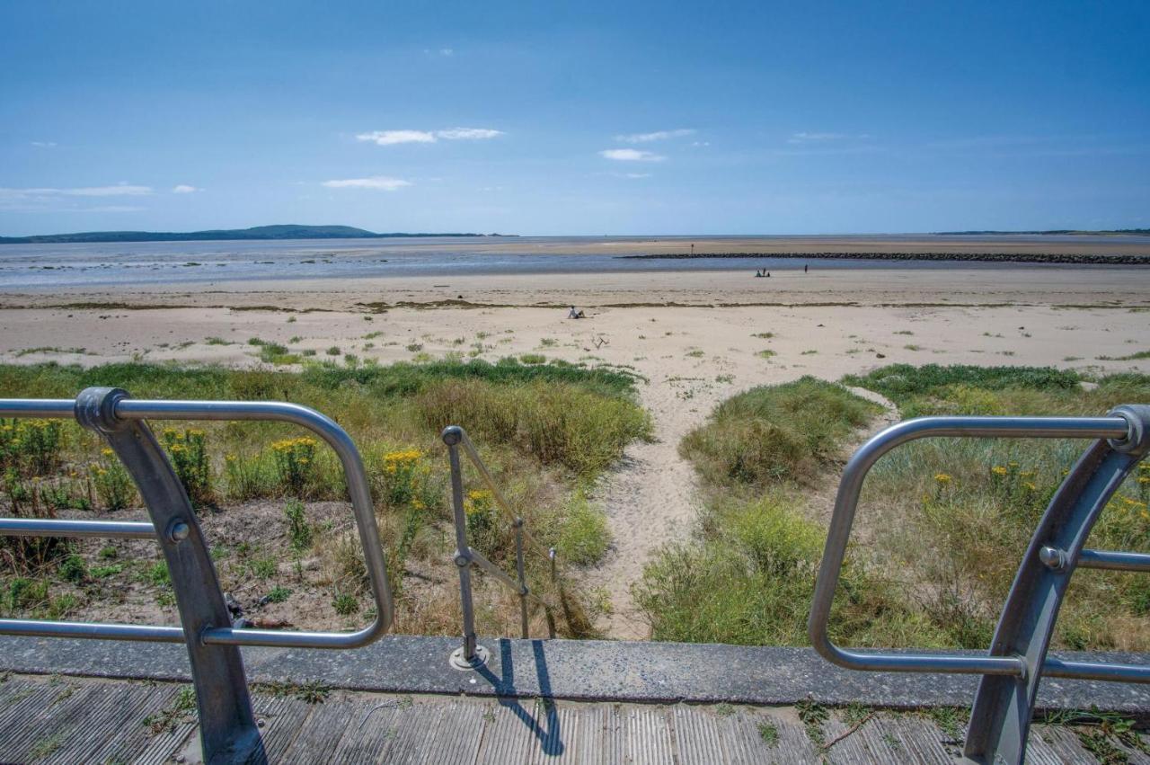 Beach View - 2 Bedroom Apartment - Llanelli Bagian luar foto