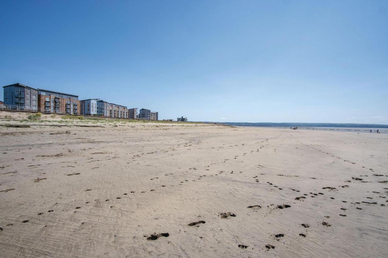 Beach View - 2 Bedroom Apartment - Llanelli Bagian luar foto