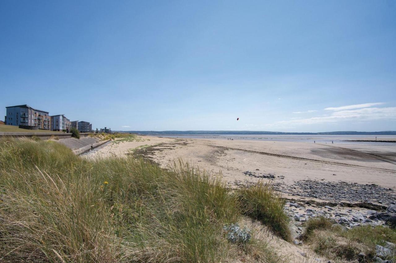 Beach View - 2 Bedroom Apartment - Llanelli Bagian luar foto