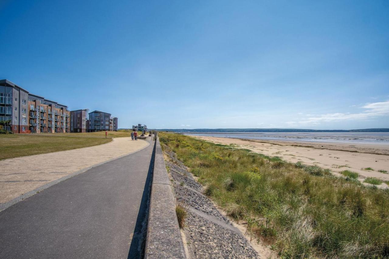 Beach View - 2 Bedroom Apartment - Llanelli Bagian luar foto