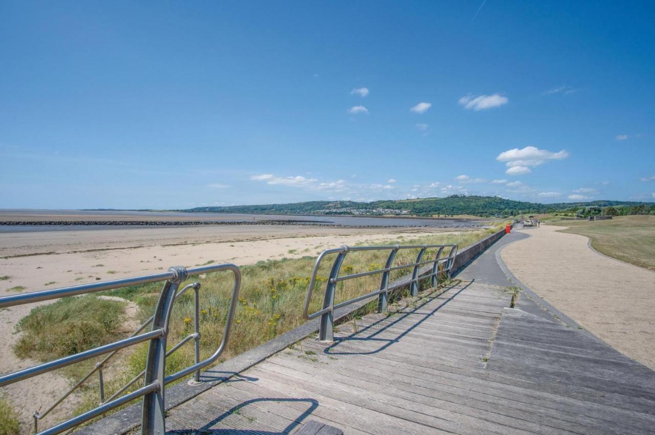 Beach View - 2 Bedroom Apartment - Llanelli Bagian luar foto