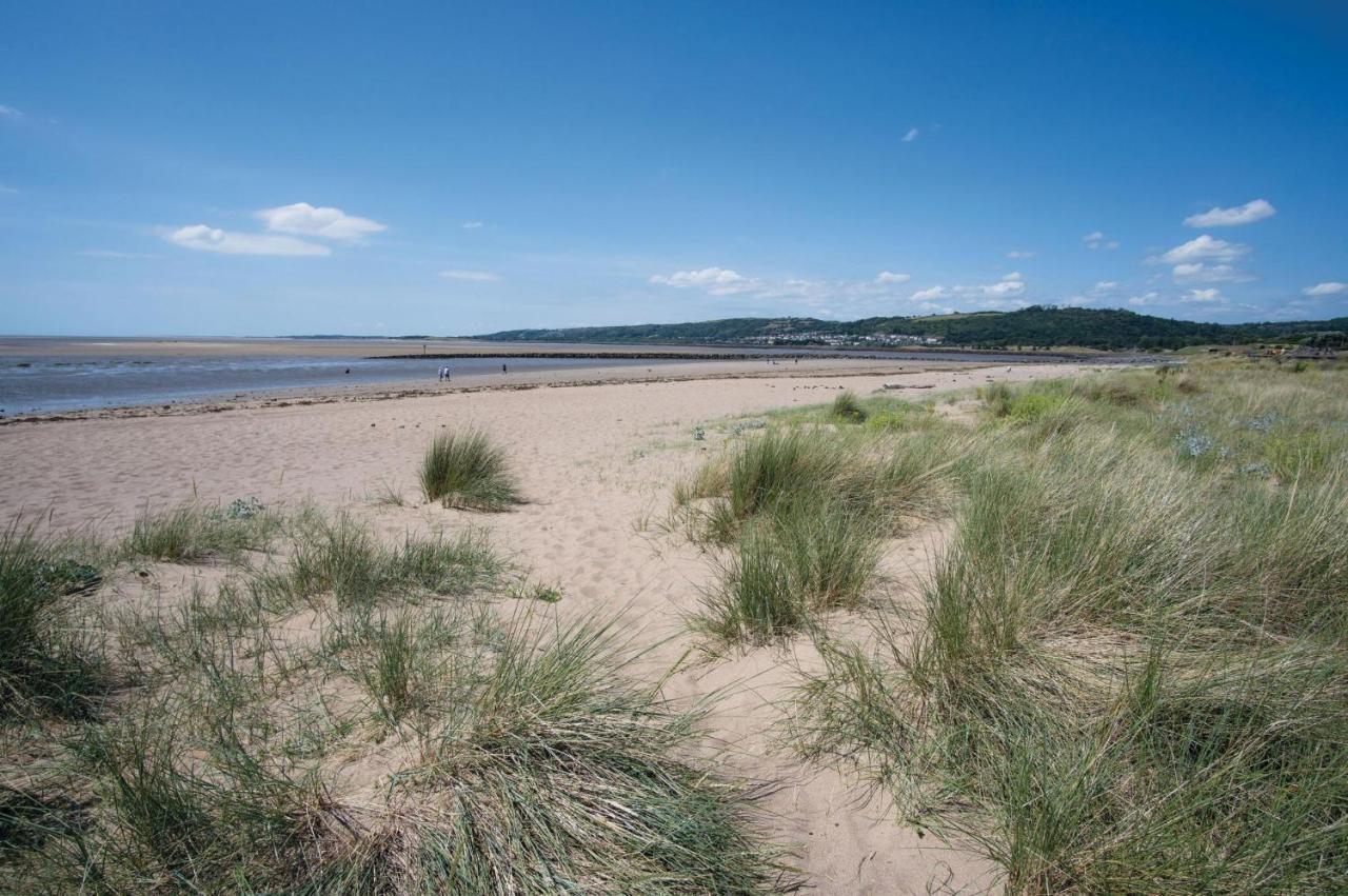 Beach View - 2 Bedroom Apartment - Llanelli Bagian luar foto