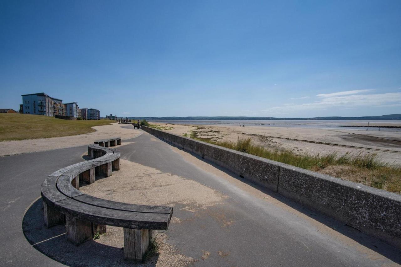 Beach View - 2 Bedroom Apartment - Llanelli Bagian luar foto