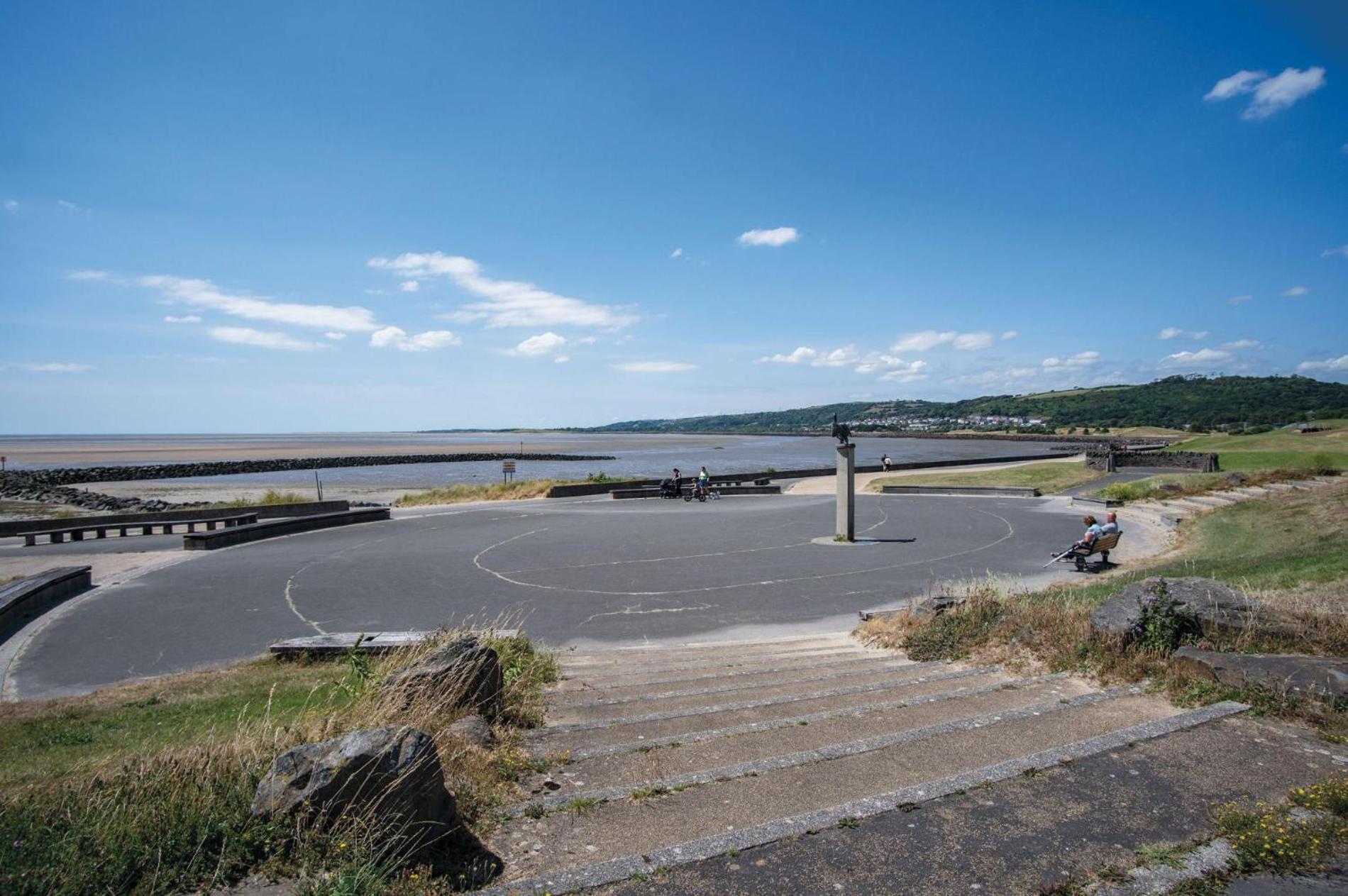 Beach View - 2 Bedroom Apartment - Llanelli Bagian luar foto