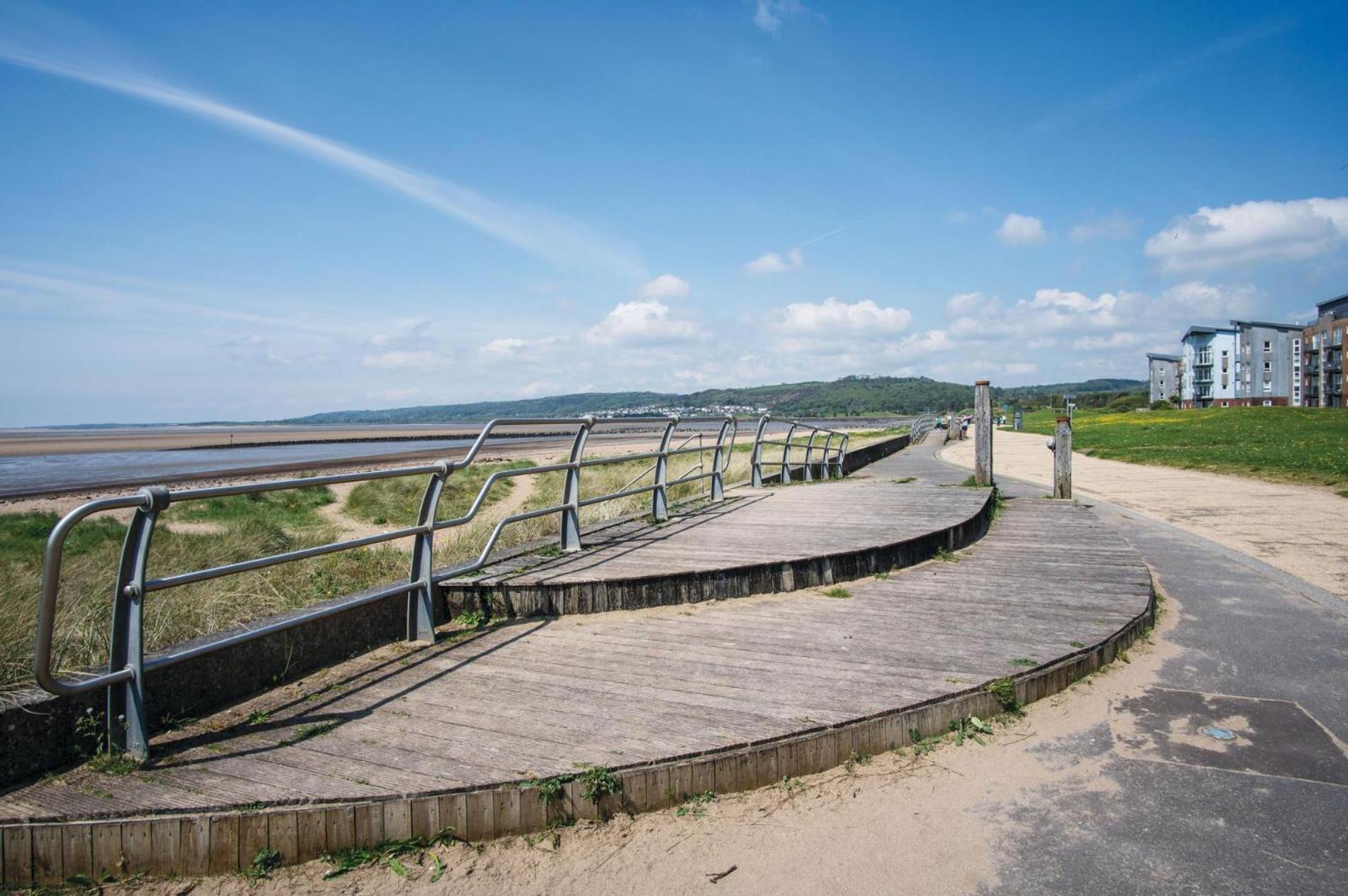 Beach View - 2 Bedroom Apartment - Llanelli Bagian luar foto