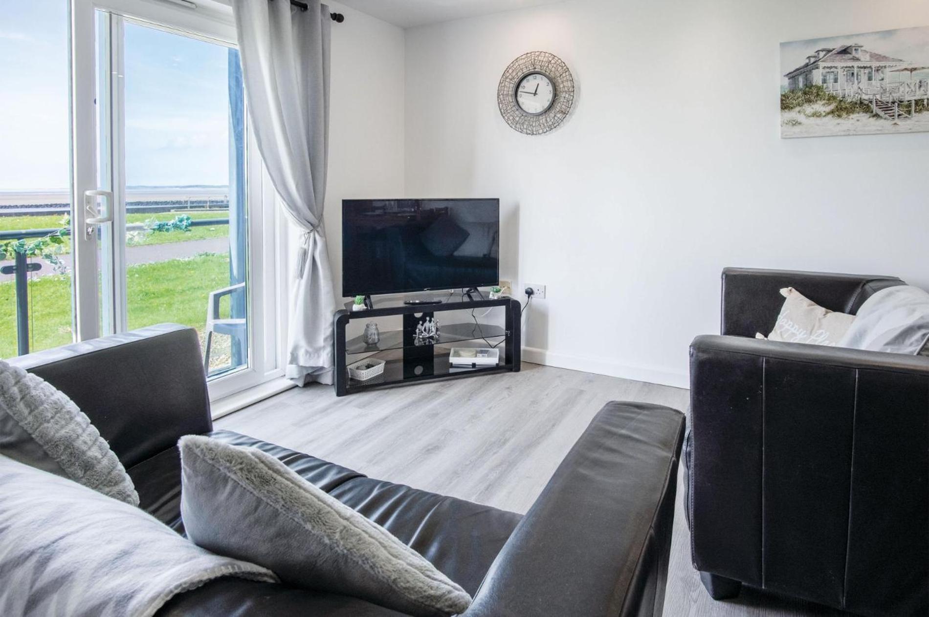 Beach View - 2 Bedroom Apartment - Llanelli Bagian luar foto