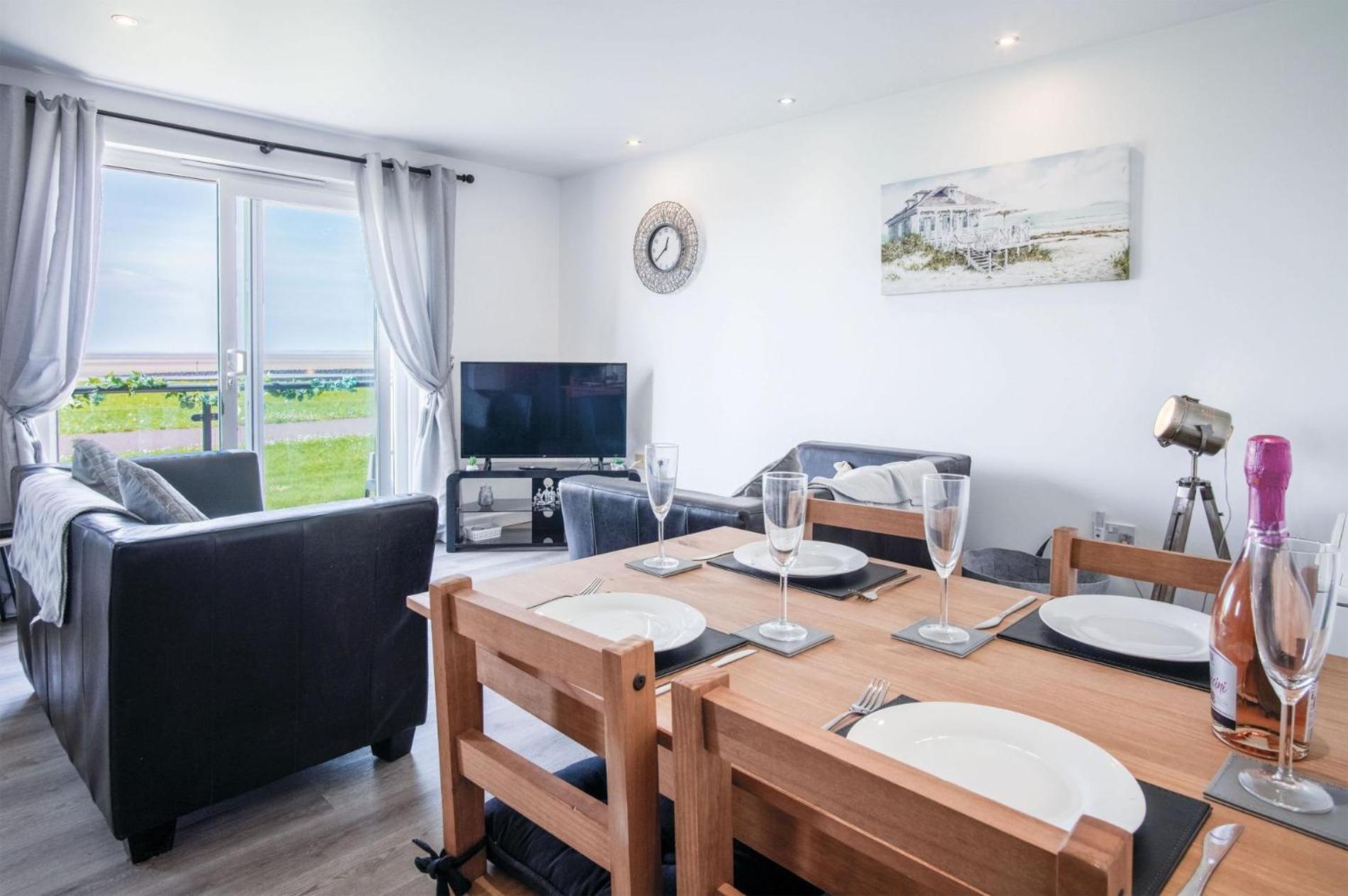 Beach View - 2 Bedroom Apartment - Llanelli Bagian luar foto