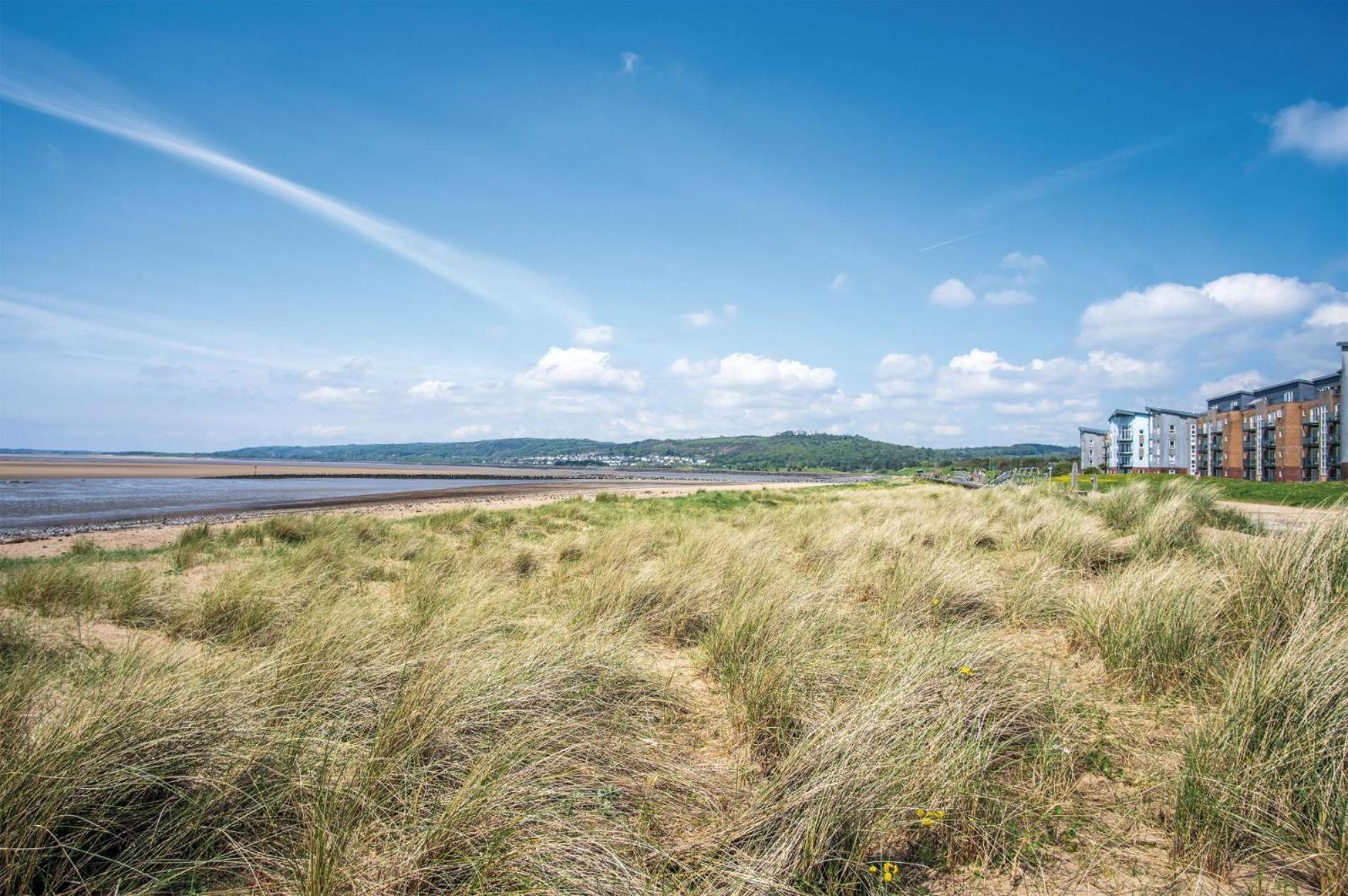 Beach View - 2 Bedroom Apartment - Llanelli Bagian luar foto